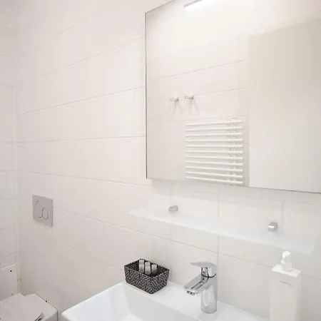 Cinque Terre Bridge Apartment *